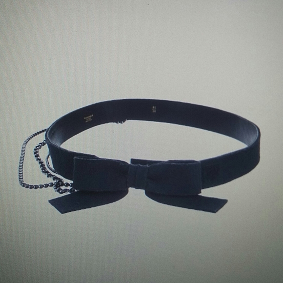 CHANEL - Bow Chain Belt - Picture 2 of 5